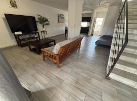 Shoreline Condo 5 Desert Oasis Free Wifi, Cool AC, hotel in San Felipe