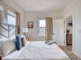 Stay Portland - Mt Tabor Retreat - Local Eateries - Shops - Bars, villa in Portland