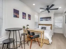 The Vanderbilt Mansion Apt 7 Near Downtown and TWU