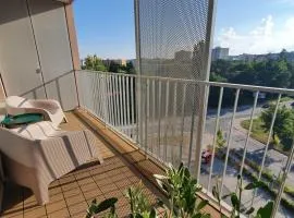 Stylish apartment near Old Town with AC and parking