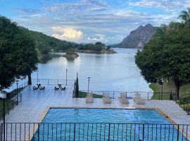 Santa Elena Lake House, chata v destinaci Prado