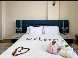 bright star pyramids hotel & jacuzzi
