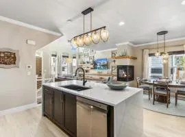 Decked Out Sunset Views, Fire Pit & Fenced Yard