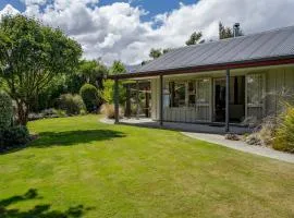 Lake Hawea Hideaway - Lake Hawea Holiday Home
