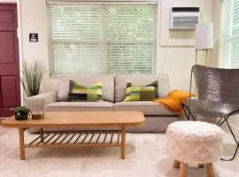 Cozy Garden Bungalow - Pets/Parking/Beach