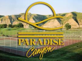 Paradise Canyon Golf Resort - Luxury Condo M401, hotel near Lethbridge County Airport - YQL, 