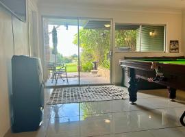 Large 2 Bedroom apartment, ξενοδοχείο σε Batehaven