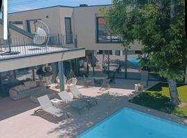 Our Douro Vintage Design Jacuzzi&Pool Flat, hotel em Cinfães