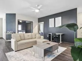 Luxurious King 3 Bedroom Suite in North Raleigh
