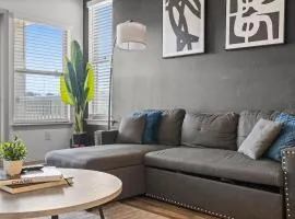 Upscale King 2BR Suite Mins to Uptown Charlotte