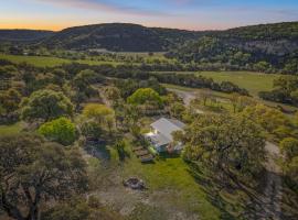 Hidden Maples Hideaway, hotel in Medina