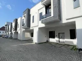 A Cozy 4 Bedrooms Terrace Home Located in Orchid Road