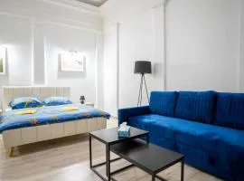 Cozy Main Square Apartment III