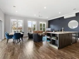 'Barton House' - Ideal Location Stroll to CBD