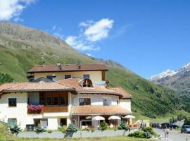 Hotel Alpenjuwel, hotel v destinaci Melago