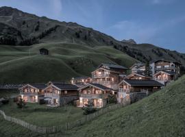 Aadla Walser-Chalets mit privater Sauna, Hotpot und Hotelservice, hotel v destinaci Schröcken