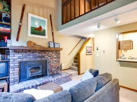 Snowater Condo #59 - Wi-Fi - Sleeps 6, hotel v destinaci Glacier