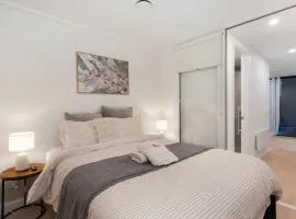 CBD 1BR - Modern Stay with Pool & Gym in Wellington