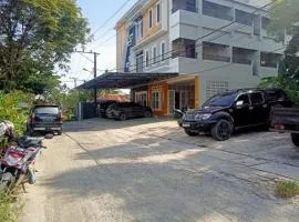 Hotel O Tri Homestay