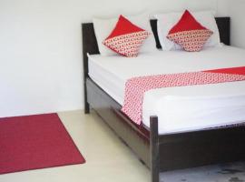 OYO 93784 Kost Bu Eli Syariah, hotel poblíž Letiště Abdul Rachman Saleh - MLG, Malang