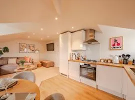Top Floor - Pavilion View Apartment