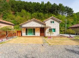 Chuncheon Soopsog Jageun Jib Pension