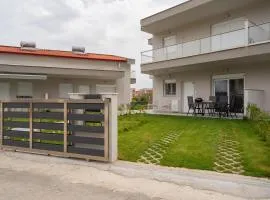 SithoniaRS Alfi Luxury Ground Floor Apartment with Private Garden