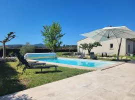 Villa avec piscine et vue