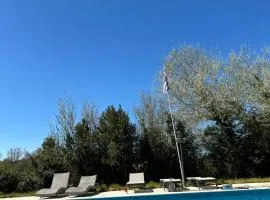 Broceliande la grande maison avec sa grande piscine pool