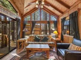 The Cozy Cub Cabin 7 Min to Lake