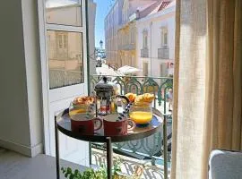 Grey and Green, modern 2-bedroom apartment, AC, top location at faro's historic centre