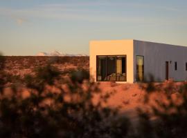 The Milky Way Cabin, Hotel in Twentynine Palms