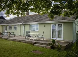Amazing Coastal Retreat with Parking Near the Sea