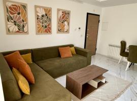 Appartement moderne à l Aouina avec WiFi parking et proche aéroport Tunis Carthage, hotel u gradu Arijana