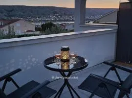 Planet Pag Studios - Relax, you're home