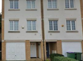 Enbrook Luxury Lodge with Garage and Driveway, hôtel à Shorncliffe Camp