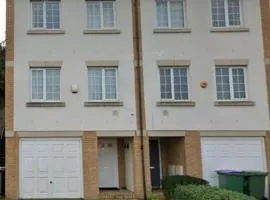 Enbrook Luxury Lodge with Garage and Driveway