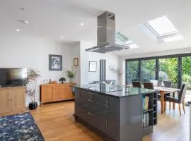 Bright & Spacious 3bedroom Home
