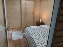River Room, cabin in Bicas
