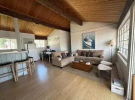 Cozy lakeside Cottage on 3 Mile Lake with Wifi
