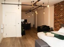 Studio 2 Mins From The Beach and The Lanes With A Car Park