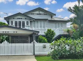 Lakehouse Properties - Alia's Estate - Central Cairns，位于凯恩斯的低价酒店