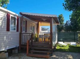 Mobil Home Jasmins 2, hotel in Valras-Plage