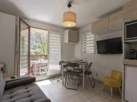 Prarion Lac - Pied des pistes - Vue montagne