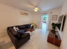 Large 2-bedroom townhouse with patio, 200Mbps WiFi