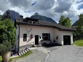 Ferienhaus Meis Chalet, hotel v destinaci Scuol