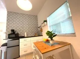 Unique Studio in Little Havana w/ Parking (8G)