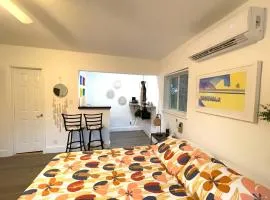 Tropical Paradise in Miracle Mile with Parking