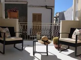 LIBECCIO HOUSE-Relax e Stile a Due Passi dal Mare
