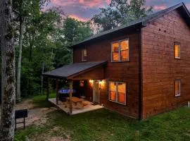 Serene Cabin with Hot-tub and Fire Pit in Pigeon Forge, Tennessee